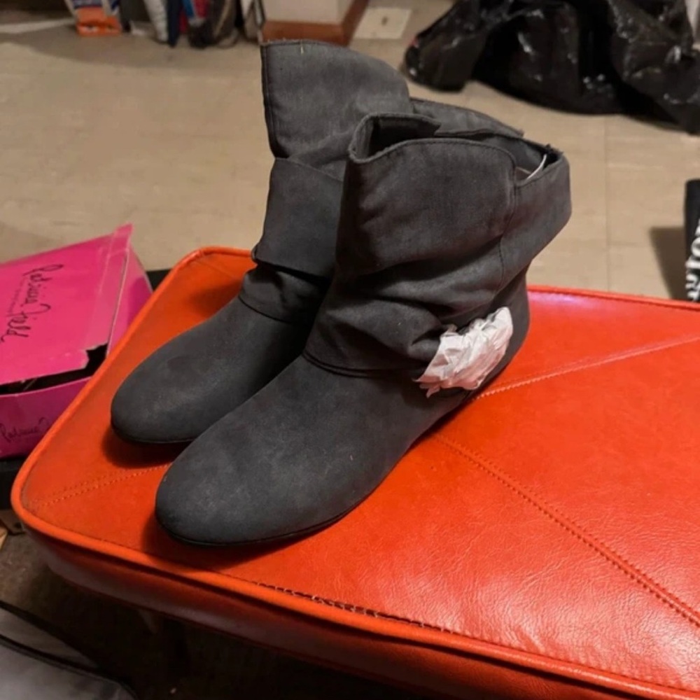 Avenue Dark Gray Heeled Boots